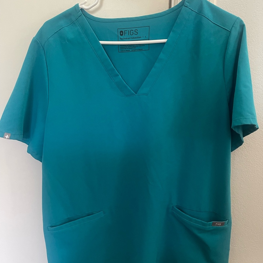 Figs Teal top